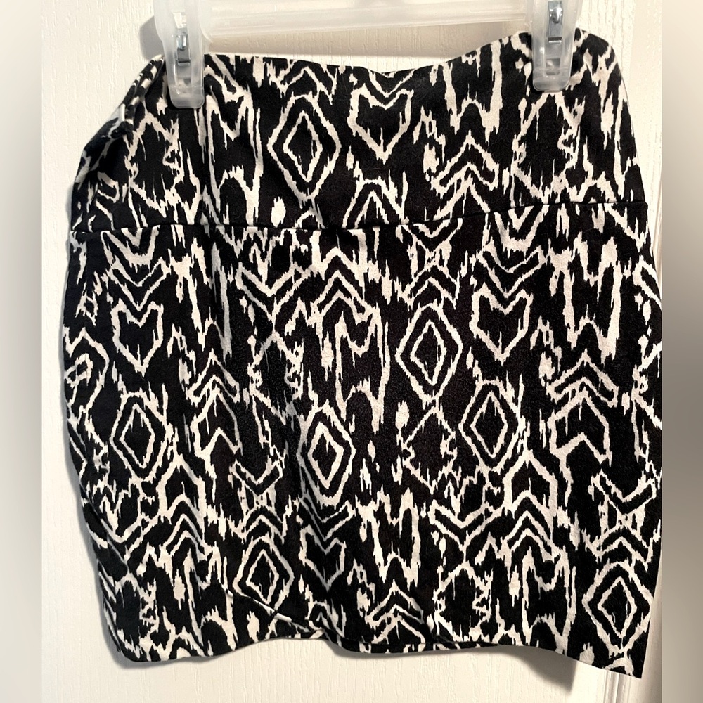 Like New condition mini pencil skirt from dELIA’s